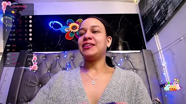 LAILAGUMMY online show from December 3, 2024, 1:43 pm
