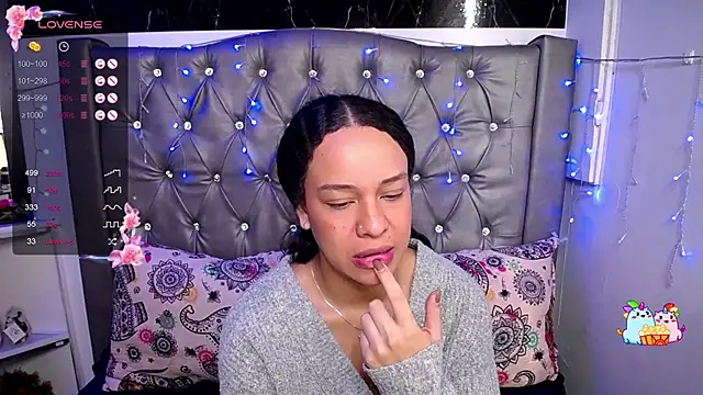 LAILAGUMMY online show from December 19, 2024, 2:24 pm