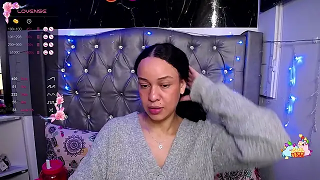 LAILAGUMMY online show from December 19, 2024, 5:50 pm