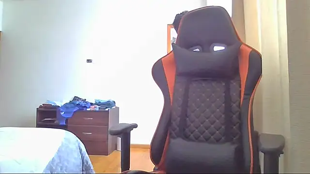 Snapshot of Alcastillov1 chatting on February 5, 2025, 8:04 pm Alcastillov1 online show from February 5, 2025, 8:04 pm