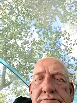 Snapshot of Strap_ chatting on June 6, 2026, 8:57 pm Strap online show from June 6, 2026, 8:57 pm