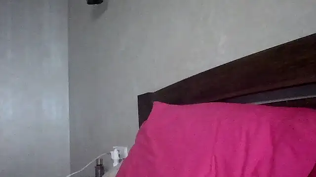 JulianaGold1 online show from September 17, 2025, 6:53 pm