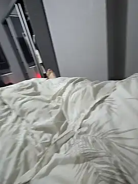 elenaUK online show from November 27, 2025, 10:34 pm