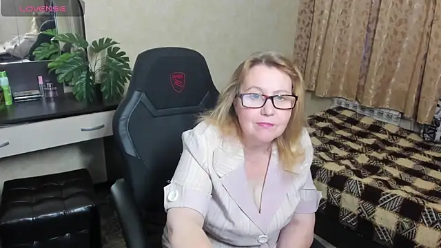 Frau Marta online show from December 20, 2024, 1:22 pm