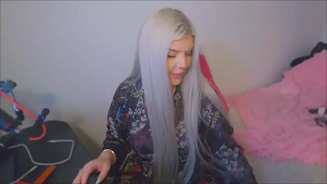 ParadiseRose online show from November 30, 2025, 4:05 am