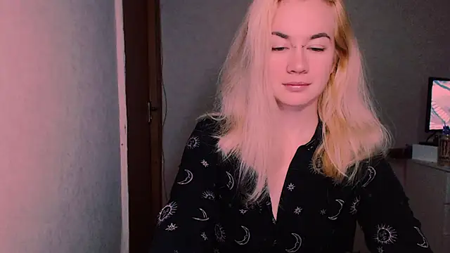 xxxcharismaaa online show from October 6, 2025, 5:27 am