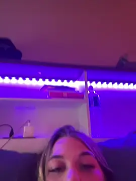 Snapshot of chloetease chatting on March 9, 2025, 2:43 pm chloetease online show from March 9, 2025, 2:43 pm