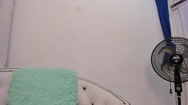 BlowMommy  online show from March 18, 2025, 8:58 am