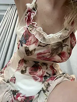 AnikaBest online show from December 24, 2024, 2:32 am