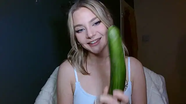 Snapshot of April_LoveUK chatting on March 16, 2025, 11:04 pm April LoveUK online show from March 16, 2025, 11:04 pm