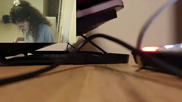 lady ana  online show from November 11, 2025, 2:11 am