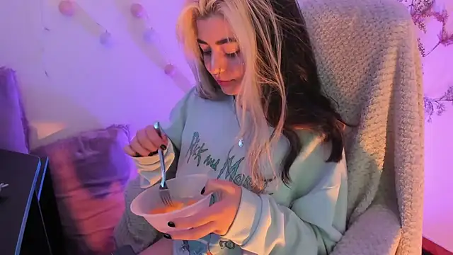 Sammysammy  online show from December 3, 2024, 1:30 am