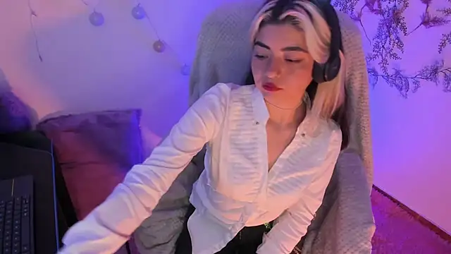 Sammysammy  online show from February 5, 2025, 3:45 am