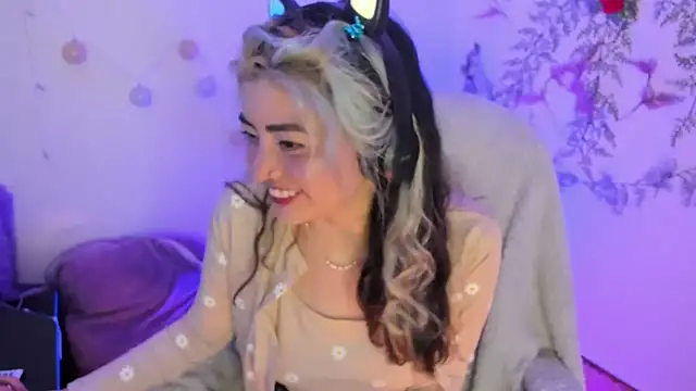 Sammysammy  online show from March 19, 2025, 7:51 am