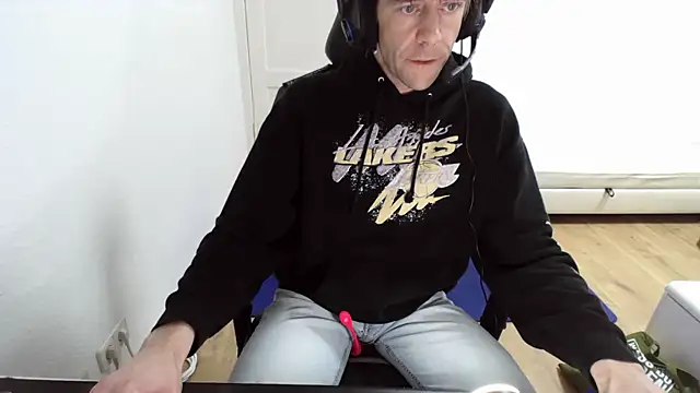 Snapshot of fit_ass_2021 chatting on February 25, 2025, 8:41 pm fit ass 2021 online show from February 25, 2025, 8:41 pm