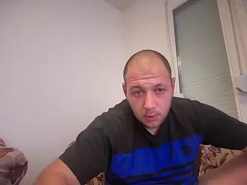 Flakka95 online show from April 17, 2026, 9:51 pm