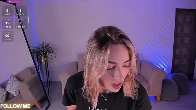 MelissaMoore  online show from November 11, 2025, 2:44 am