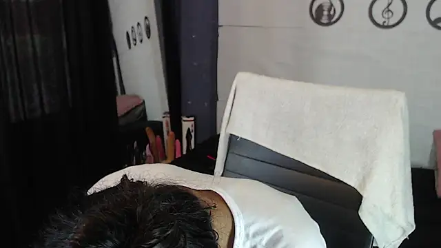 Snapshot of skinny_Yizz chatting on June 9, 2026, 7:03 pm skinny Yizz online show from June 9, 2026, 7:03 pm