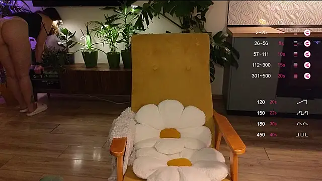 Snapshot of AliceKingsleigh chatting on February 12, 2025, 12:12 pm AliceKingsleigh online show from February 12, 2025, 12:12 pm