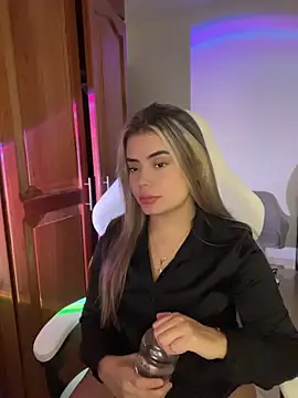 Miss valeriaa online show from June 13, 2026, 10:18 pm