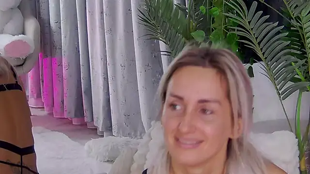 IsabelleEthan online show from March 25, 2026, 1:00 am