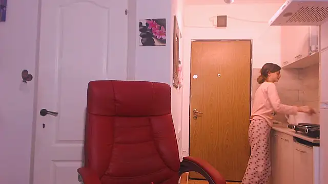 simyhvn online show from November 19, 2025, 5:07 am