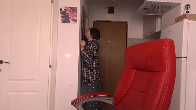 simyhvn online show from April 20, 2026, 6:49 am