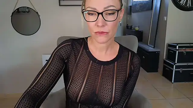 Snapshot of Sacha-xx chatting on September 26, 2025, 11:47 am Sacha-xx online show from September 26, 2025, 11:47 am