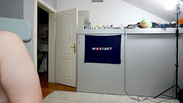 Snapshot of foxeslovefoxes chatting on December 6, 2024, 2:38 pm foxeslovefoxes online show from December 6, 2024, 2:38 pm