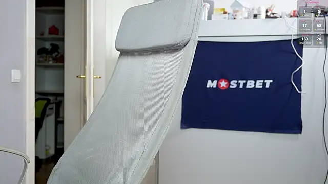 Snapshot of foxeslovefoxes chatting on December 8, 2024, 2:09 pm foxeslovefoxes online show from December 8, 2024, 2:09 pm