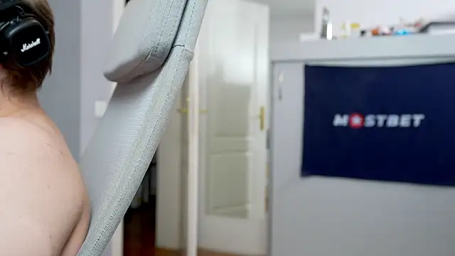 Snapshot of foxeslovefoxes chatting on December 13, 2024, 2:27 pm foxeslovefoxes online show from December 13, 2024, 2:27 pm