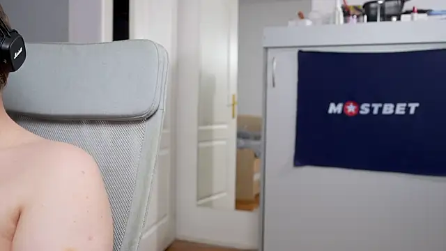 Snapshot of foxeslovefoxes chatting on December 19, 2024, 3:41 pm foxeslovefoxes online show from December 19, 2024, 3:41 pm