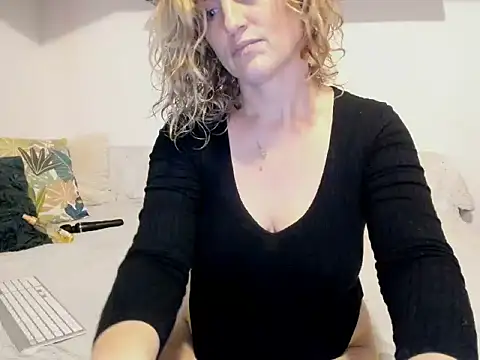 Jadore able online show from February 8, 2025, 5:51 am