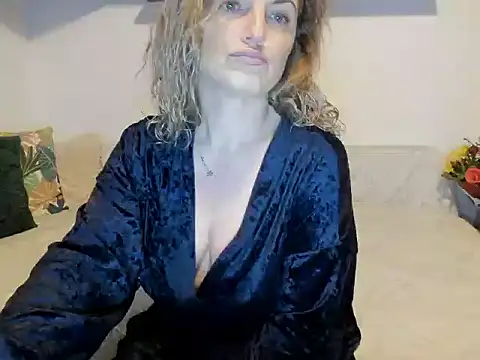 Jadore able online show from February 20, 2025, 2:40 am