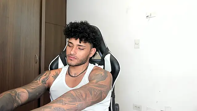 Alessandro Vanni online show from December 8, 2024, 5:44 pm