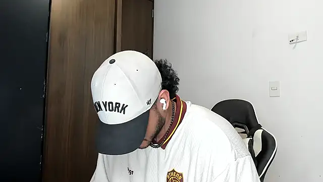 Alessandro Vanni online show from December 9, 2024, 9:26 pm