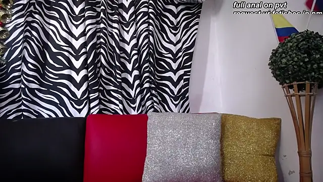 mia beatles online show from October 7, 2025, 4:04 pm