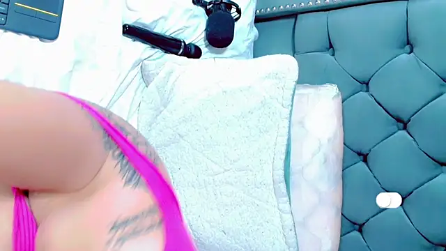 Imannejulienne online show from January 24, 2025, 11:02 pm