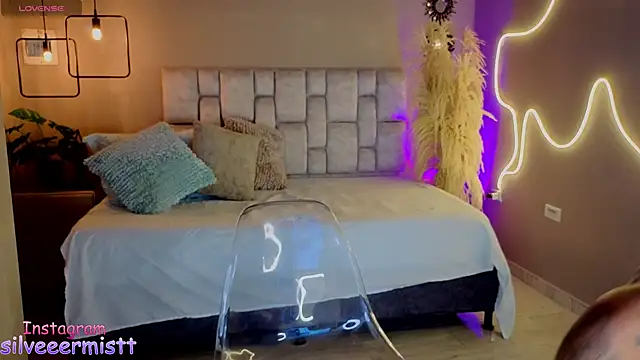 pamela reyes  online show from October 11, 2025, 7:34 pm