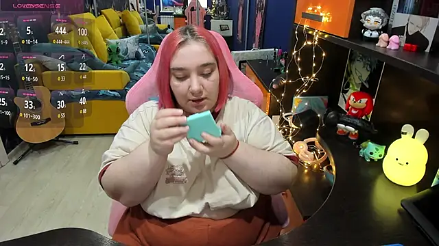 Softie Sofy online show from February 4, 2025, 1:27 pm