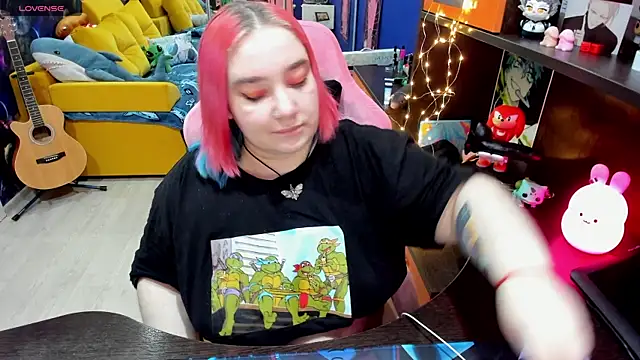 Softie Sofy online show from February 6, 2025, 2:55 am