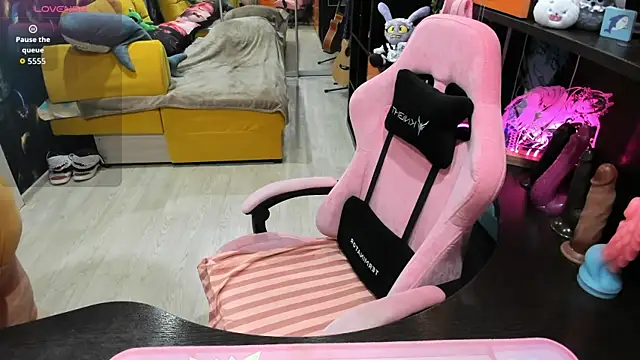 Softie Sofy online show from April 11, 2026, 1:10 am