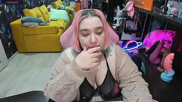 Softie Sofy online show from May 22, 2026, 2:40 am