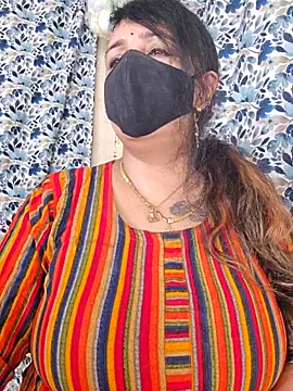 cute-tanvi online show from September 24, 2025, 1:53 am