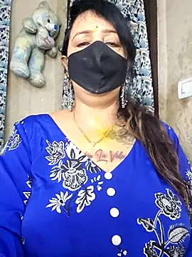 cute-tanvi online show from April 4, 2026, 1:26 am