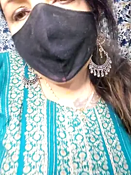 cute-tanvi online show from April 7, 2026, 12:44 am