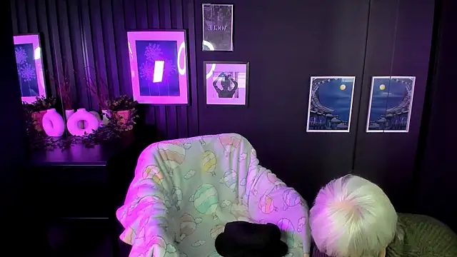 CarmenSoft online show from December 21, 2025, 8:49 pm