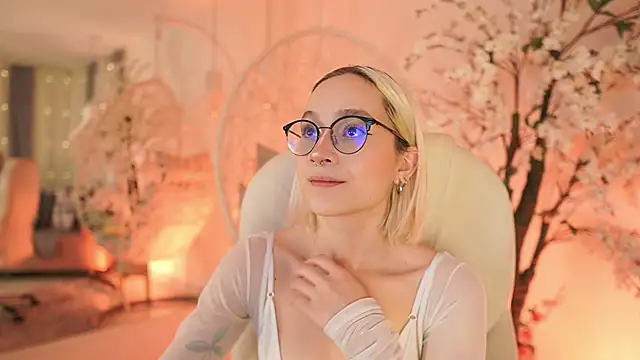 DalahiaRush online show from February 8, 2025, 11:33 am