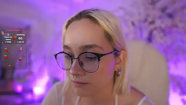 DalahiaRush online show from February 8, 2025, 2:38 pm