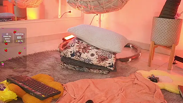 DalahiaRush online show from February 17, 2025, 5:43 pm